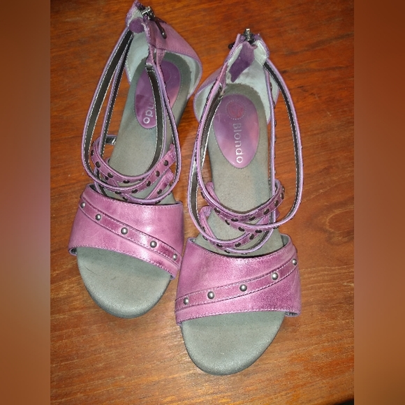 Blondo Purple Strappy Leather Sandals, Size 8W, Zippered Backs, Studded … - Picture 2 of 12